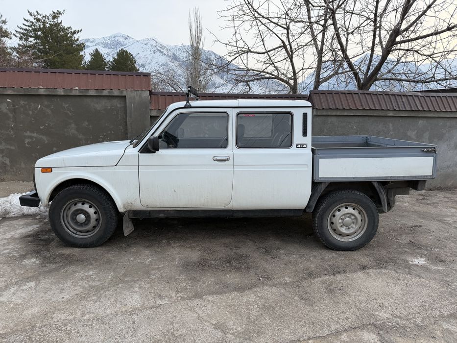 Нива пикап 2329 4на4 2013 года двигатель 1.7 газ/бензин