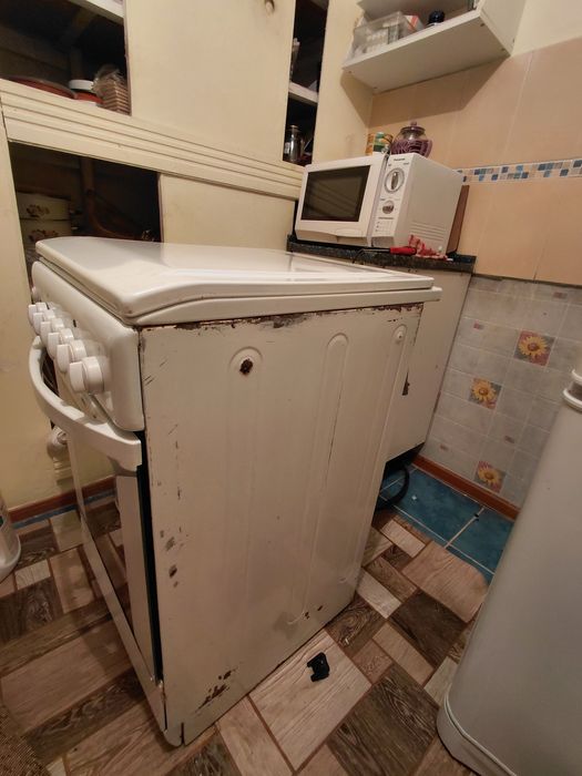 Продам газ плиту индезит