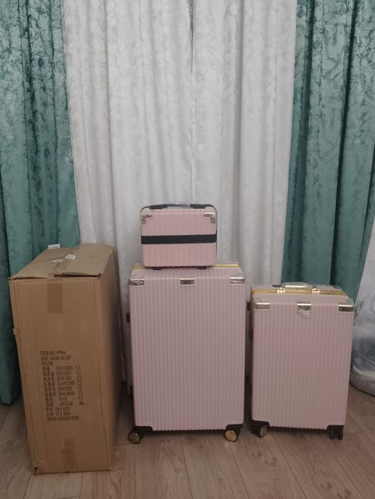 Продам комплект чемоданов