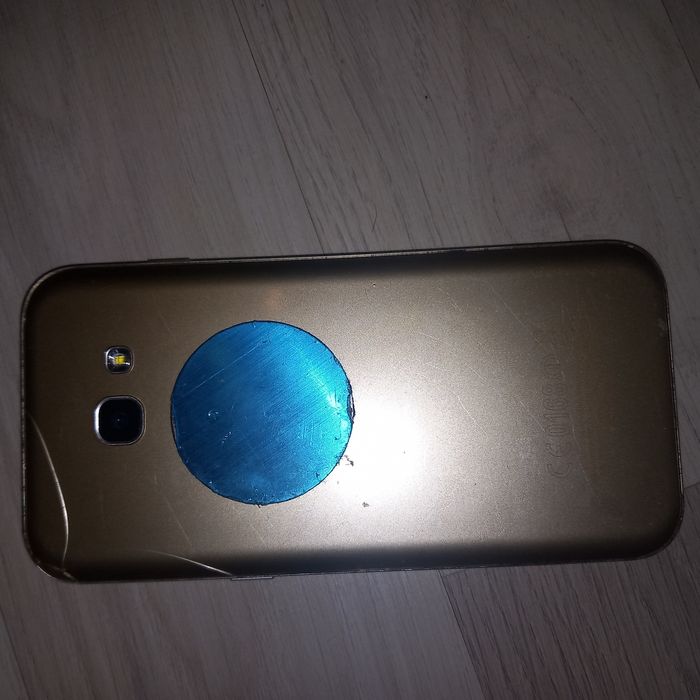 Samsung a5 capacul spate spart și lipsește un buton de la volum