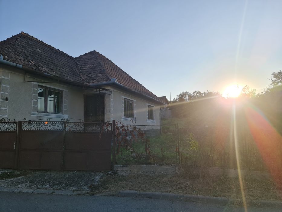 Vând casa zona centrală