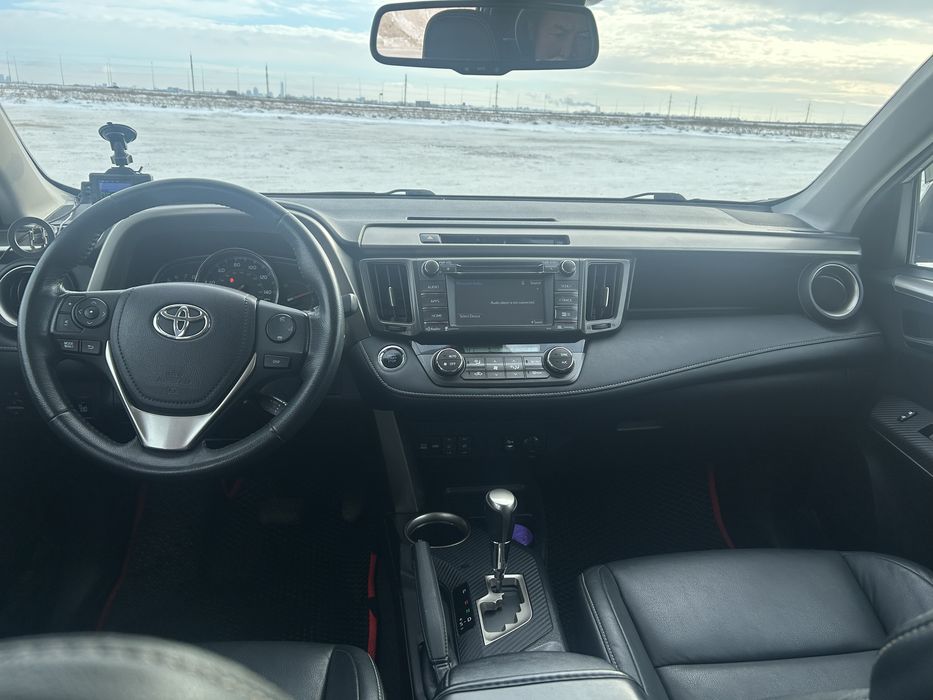 Продам автомобиль TOYOTA RAV4