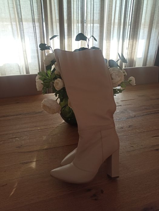 Vând cizme piele crem, ancolette ( Romania)