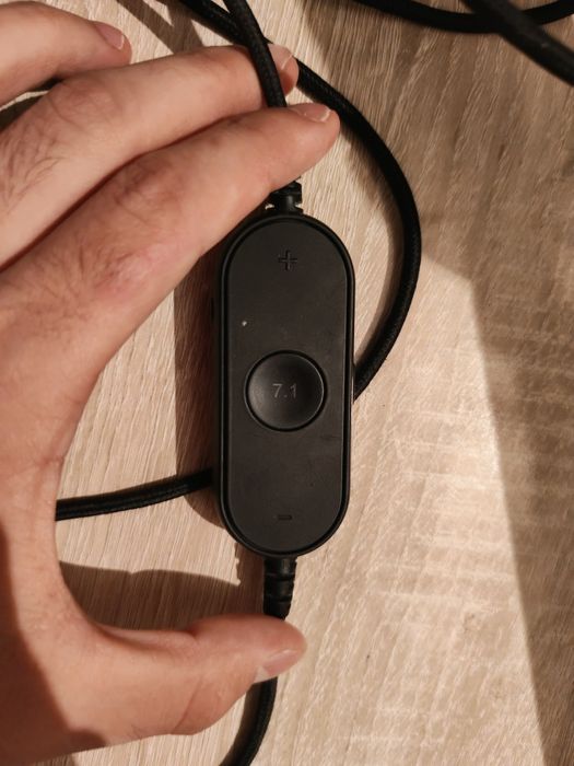 Продаю наушники FIFINE