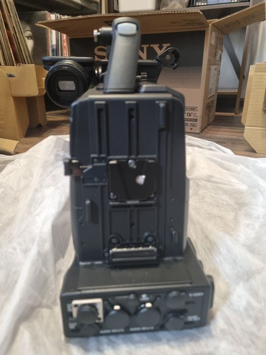 Видео камера sony HVR-S270E