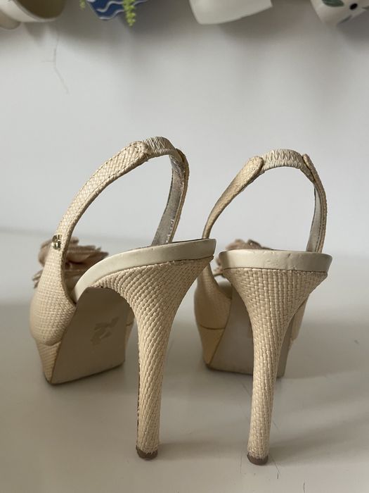 Pantofi tocuri Guess