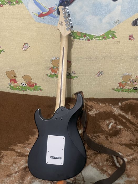 Продам электро-гитару Cort