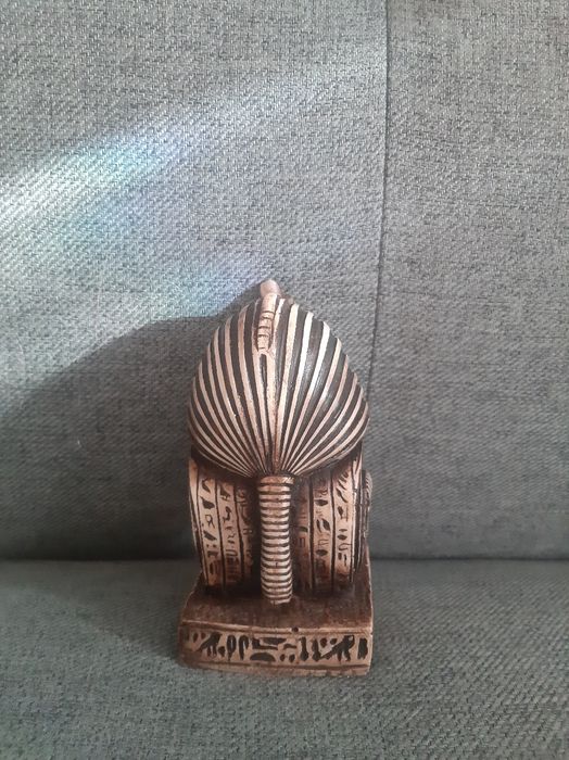 Статуэтка фараона из Египта