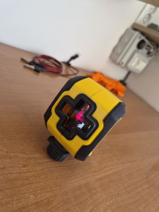 Laser Stanley lumina rosie 2bateri 1.5v AAA