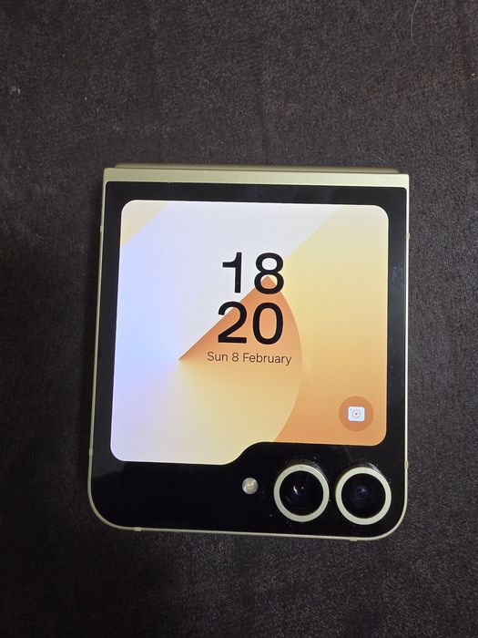 Samsung z flip 6 12 RAM/256 GB