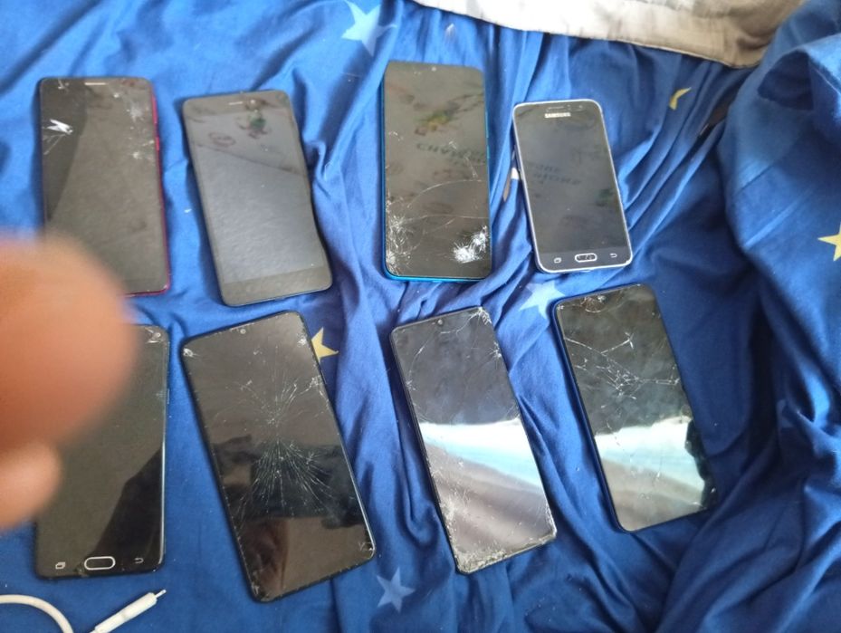 Смартфоны на запчасти продам