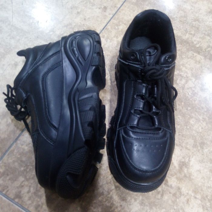 Продаю кроссовки AKUDA