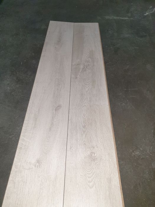 Продам срочна ламинат