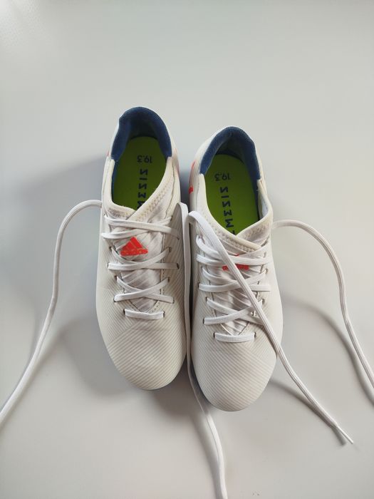 Ghete de fotbal albe