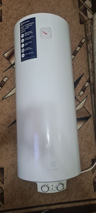Водонагреватель Electrolux EWH 80 Quantum Pro белый