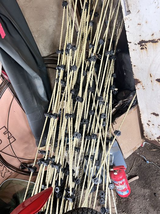 Электропастух в сборе с ниткой и прутами