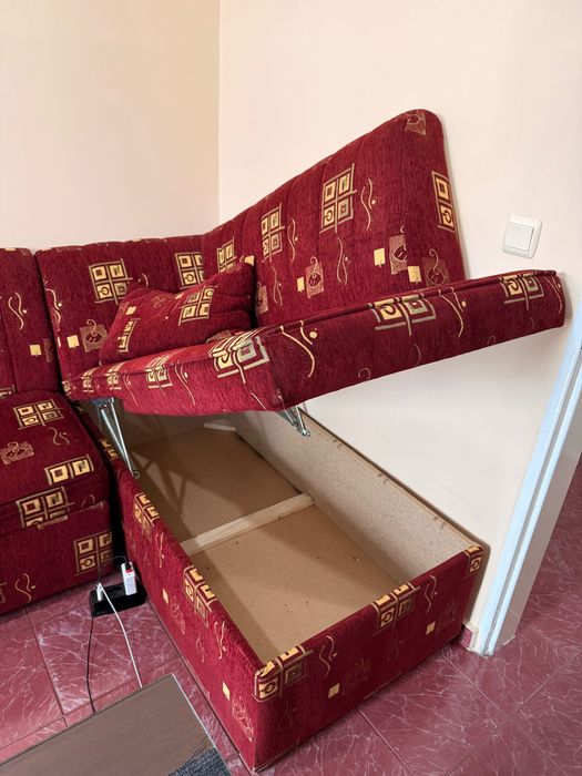 Продавам кухненски диван