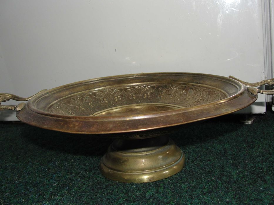 Fructiera ,tava din metal,perfect estetica si functionala,semnata