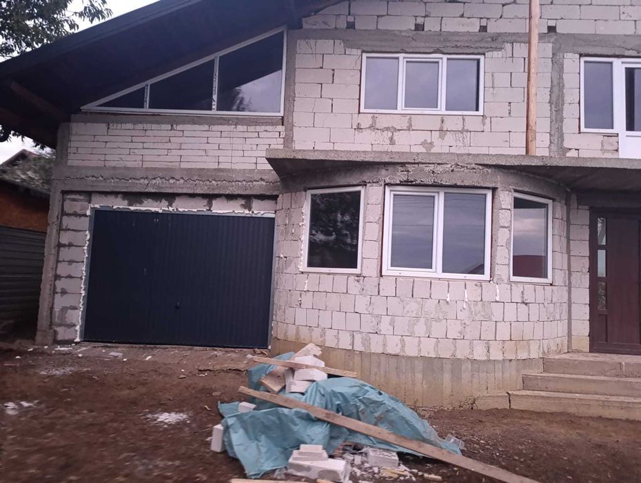 vind    urgent  vila cu  masarda  in sat  MIHOVENI  jud SUCEAVA