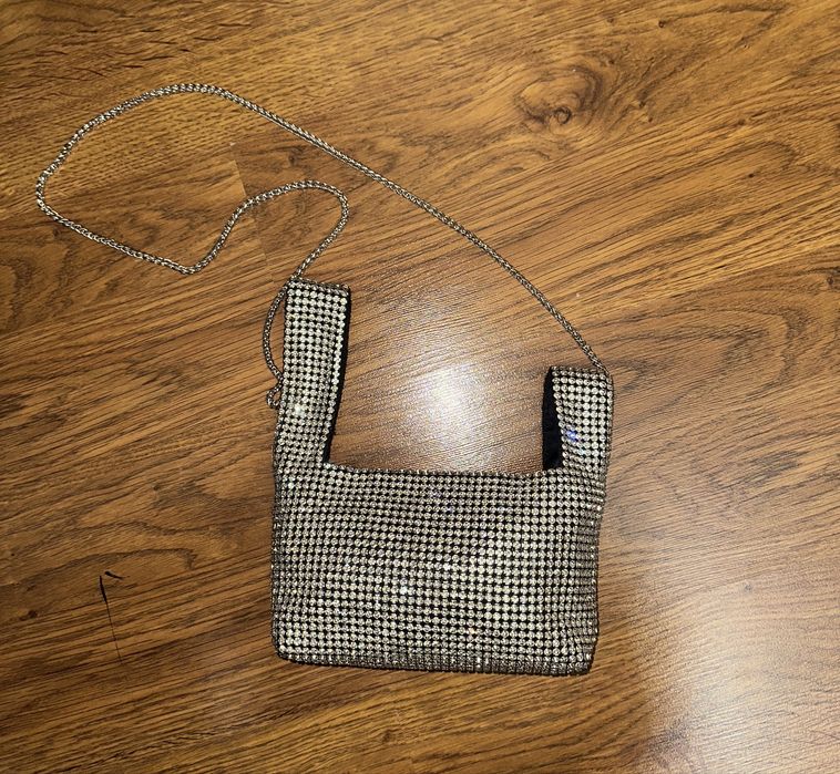 Женская сумочка блестящая