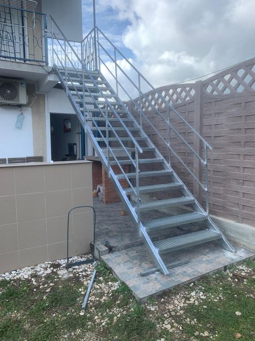 Scara metalica zincata 441x789