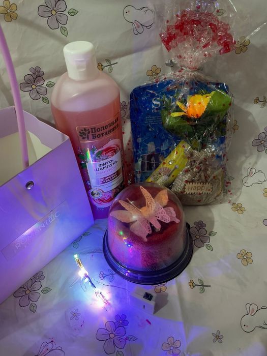 Срочно  Бокс  гирляндой  продам .