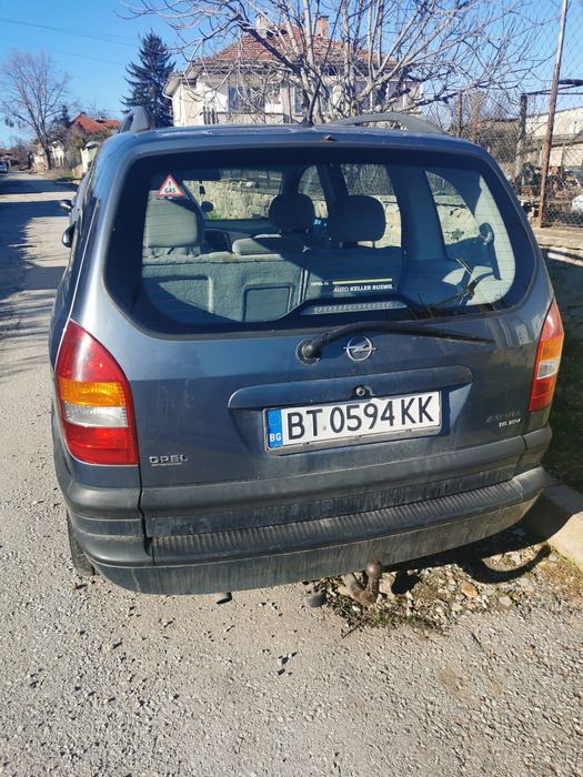 Опел Зафира  цял или по договаряне с газов инжекцион и комплект гуми