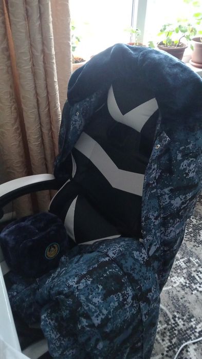 Бушлат ватник все есть.