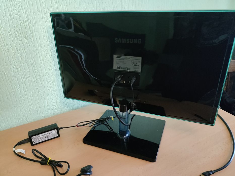 Компютър Lenovo + монитор Samsung