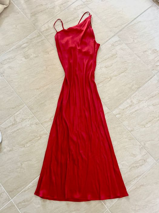 Червена рокля Марки Zara