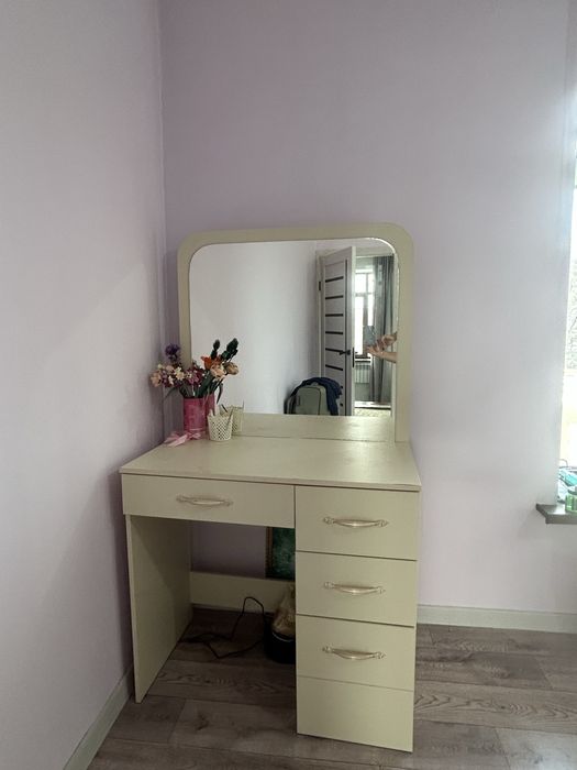 Продам угловые  шкафы и кровати