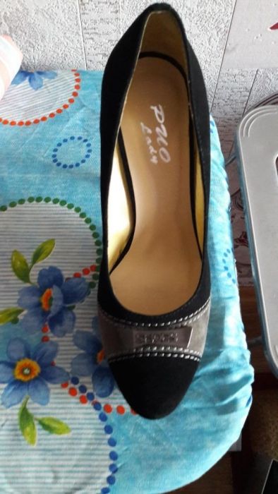 Продаю замшевые туфли