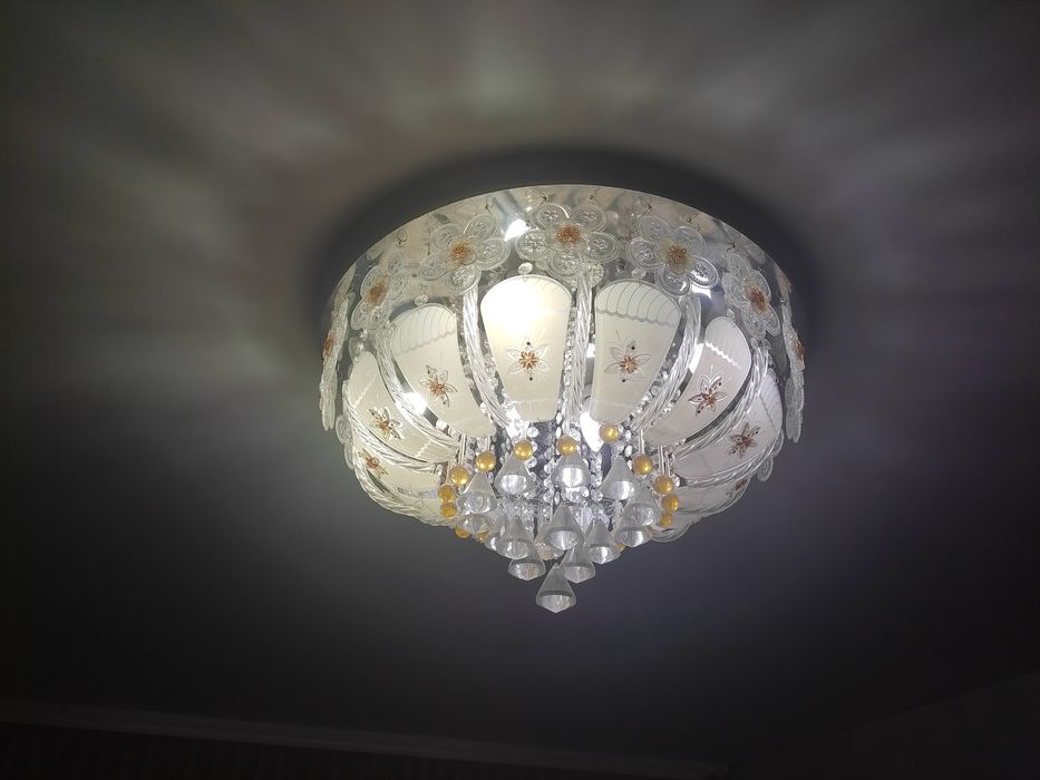 Продается люстра