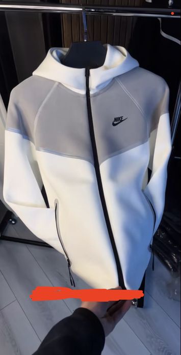 Бело-серая зипка Nike Tech Fleece