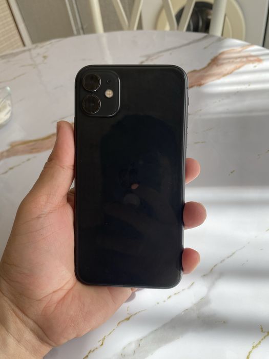 Продам 11 айфон 64 g