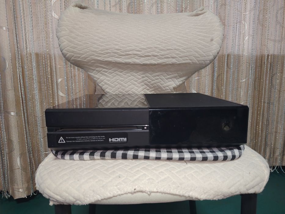 Продам Xbox one FIFA22 в комплекте