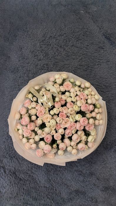 букет пионовых роз.