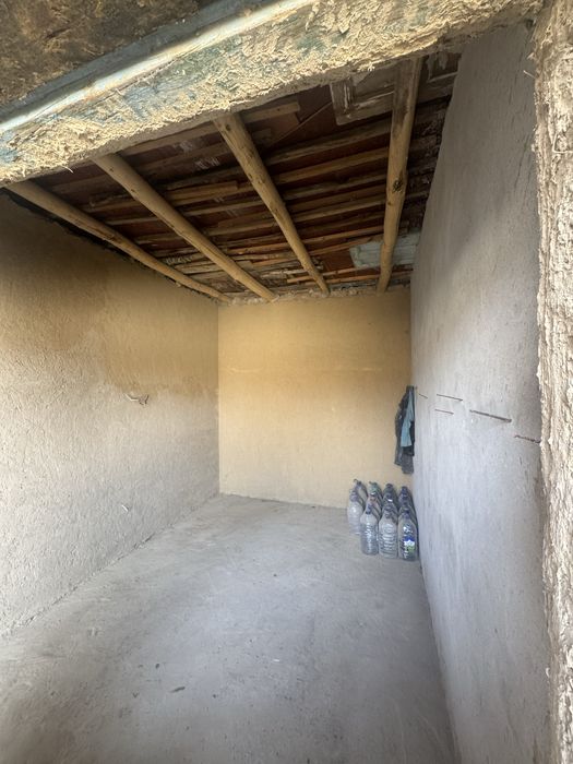 Yangi Toshmi postdan 10 km ichkarida 5 sotix 4 xona alohisa sanuzel