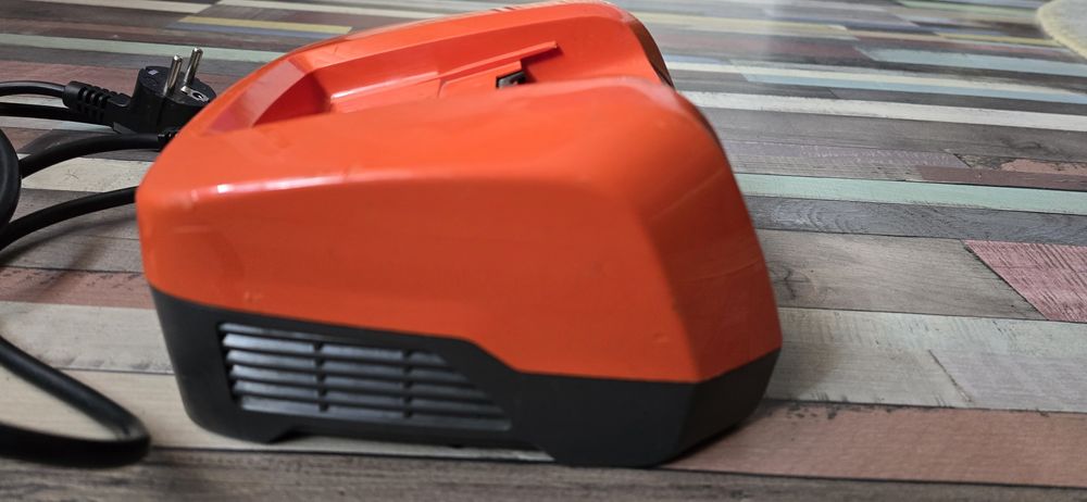 Încărcător Husqvarna