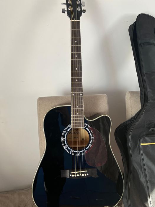 продам гитару почти новый