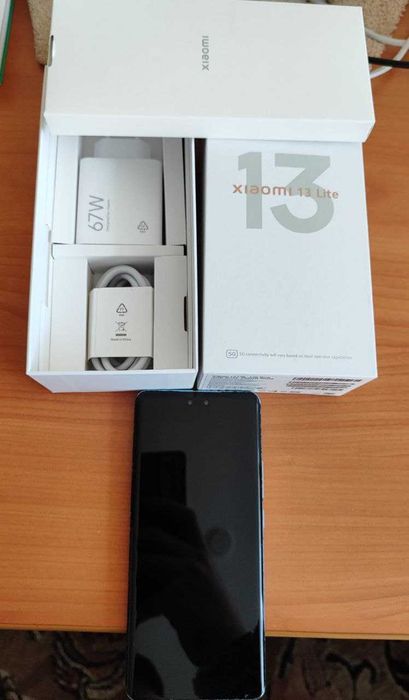 Продам Xiaomi 13 Lite 8\256 в синем цвете.