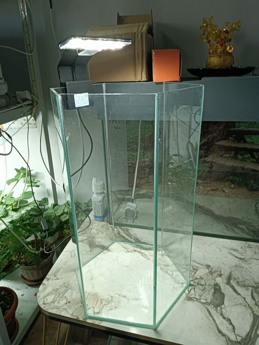 Продам новый аквариум 6 гранник