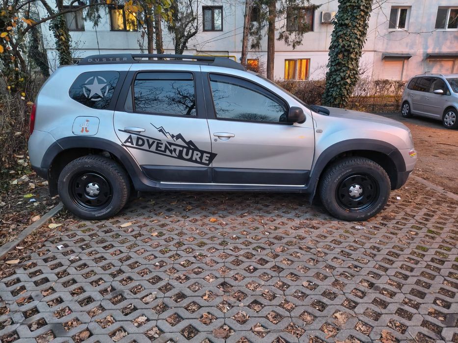 Capace Duster jante offroad negru lucios OE sau argintiu gri.