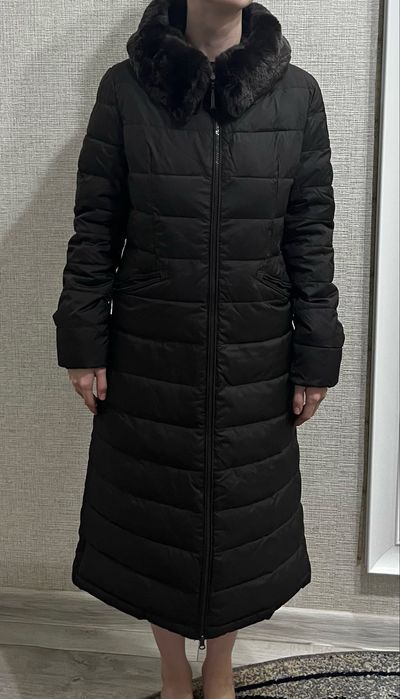 Зимняя куртка с меховой опушкой размер 42