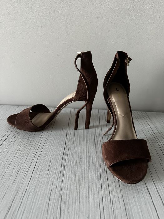 Босоножки замшевые Aldo