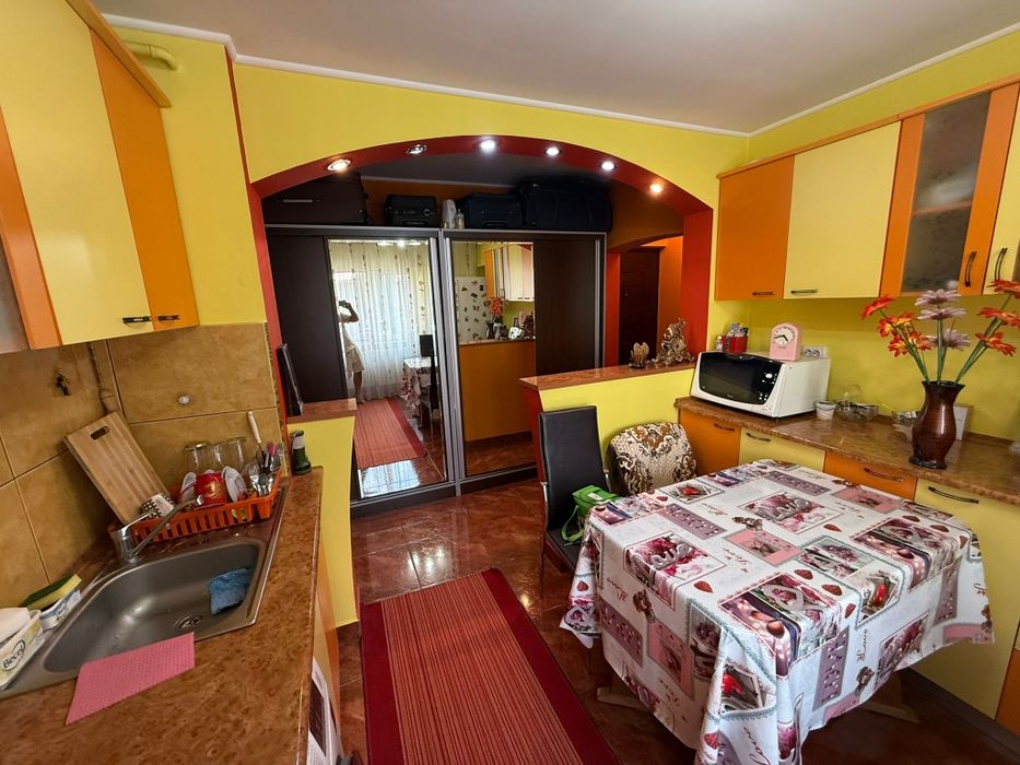 Apartament 2 camere decomandat Et. 1 - Lucian Blaga Bl. A42/1