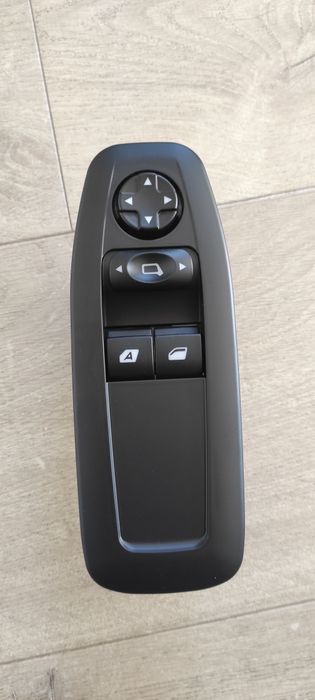 Блок бутони за прозорци предна лява врата Пежо 208