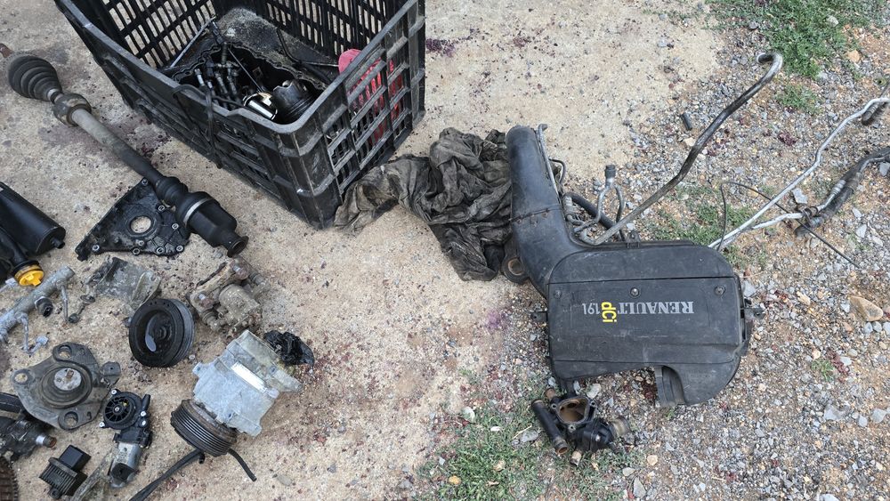 НИСКИ ЦЕНИ Рено Сценик 1.9 DCi 102 на части Renault Scenic