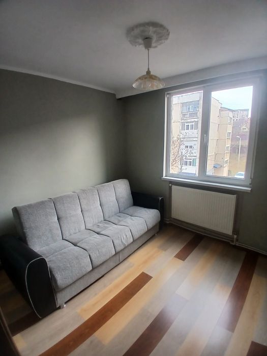 Închiriez apartament cu 2 camere