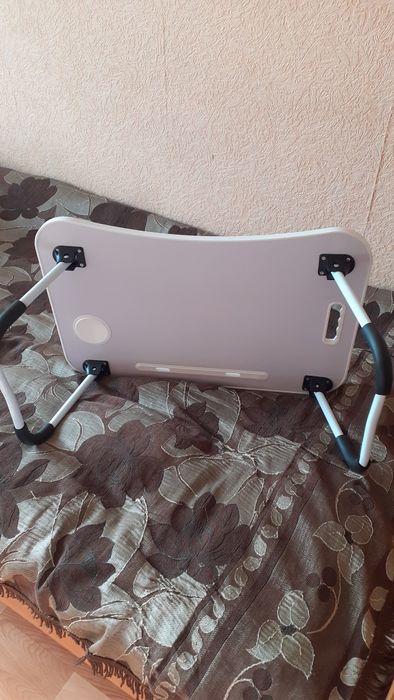 Продам столик для ноутбука